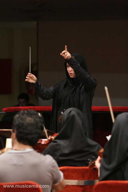 متاسفم که ارکستر سمفونیک تهران به رهبری نازنین آقاخانی اجازه اجرای عمومی نگرفت
