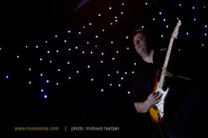 فرزاد فرزین در کیش روی صحنه رفت