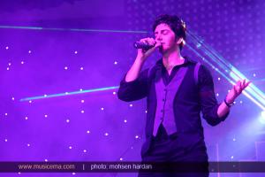 فرزاد فرزین در کیش روی صحنه رفت