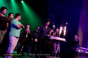 گزارش تصویری از کنسرت فرزاد فرزین در برج میلاد - 2 گزارش تصویری از کنسرت فرزاد فرزین در برج میلاد - 2