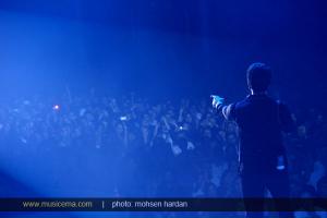 فرزاد فرزین در کیش روی صحنه رفت