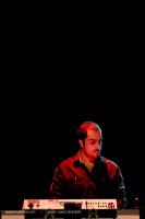 گزارش متنی و تصویری از اجرای احسان خواجه‌امیری در بخش جنبی جشنواره موسیقی