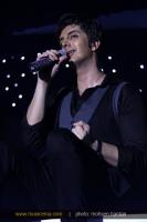 فرزاد فرزین در کیش روی صحنه رفت