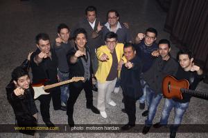 فرزاد فرزین در کیش روی صحنه رفت