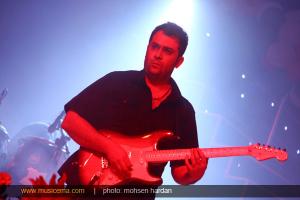 فرزاد فرزین در کیش روی صحنه رفت