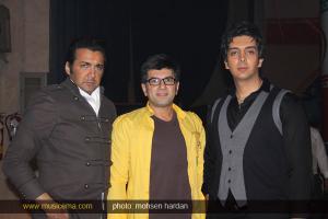 فرزاد فرزین در کیش روی صحنه رفت