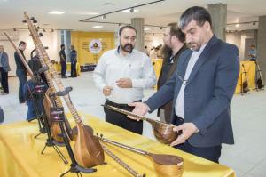 افتتاحیه نمایشگاه تار و سه تار در بتهوون شیراز